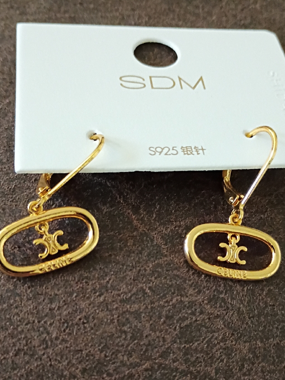 New Gold-Tone Oval Drop Earrings with Logo Charm Fashion Jewelry